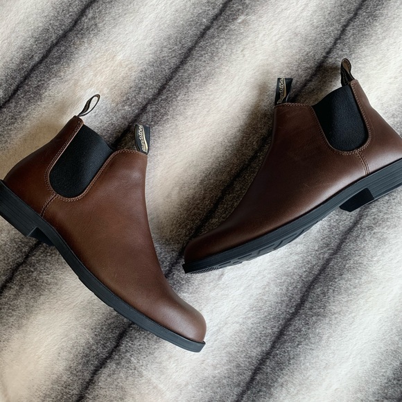 Blundstone Other - { Blundstone } 1902 Tan Chelsea Dress Style Boots